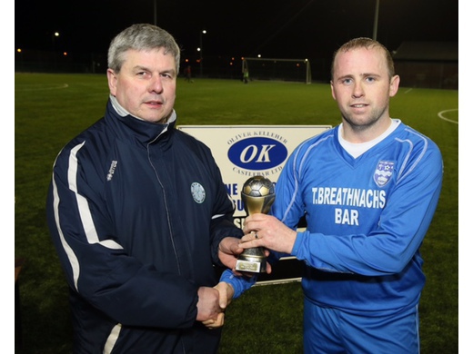 Mayo League Chairman Gerry Sweeney presents the MOTM Award to Philip Devers