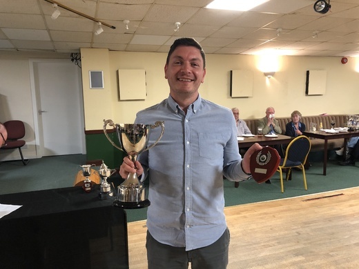 Dean Knight with 6 Reds Trophy Dean Knight with 6 Reds Trophy